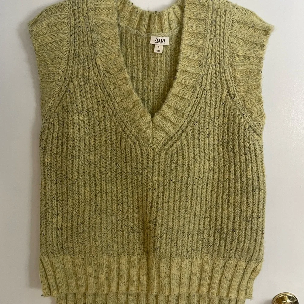 A.n.a. Light Green Short Sleeve Sweater in size Small - Picture 1 of 6
